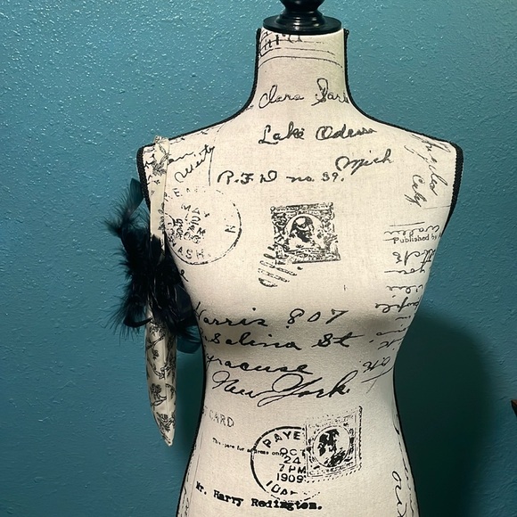 Handmade black feather boa small purse w/floral print handle & body velcro close - Picture 4 of 13